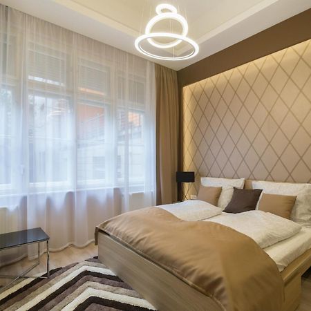 Exlcusive & City Central Located Suite By Prestige Homes Budapest Eksteriør billede