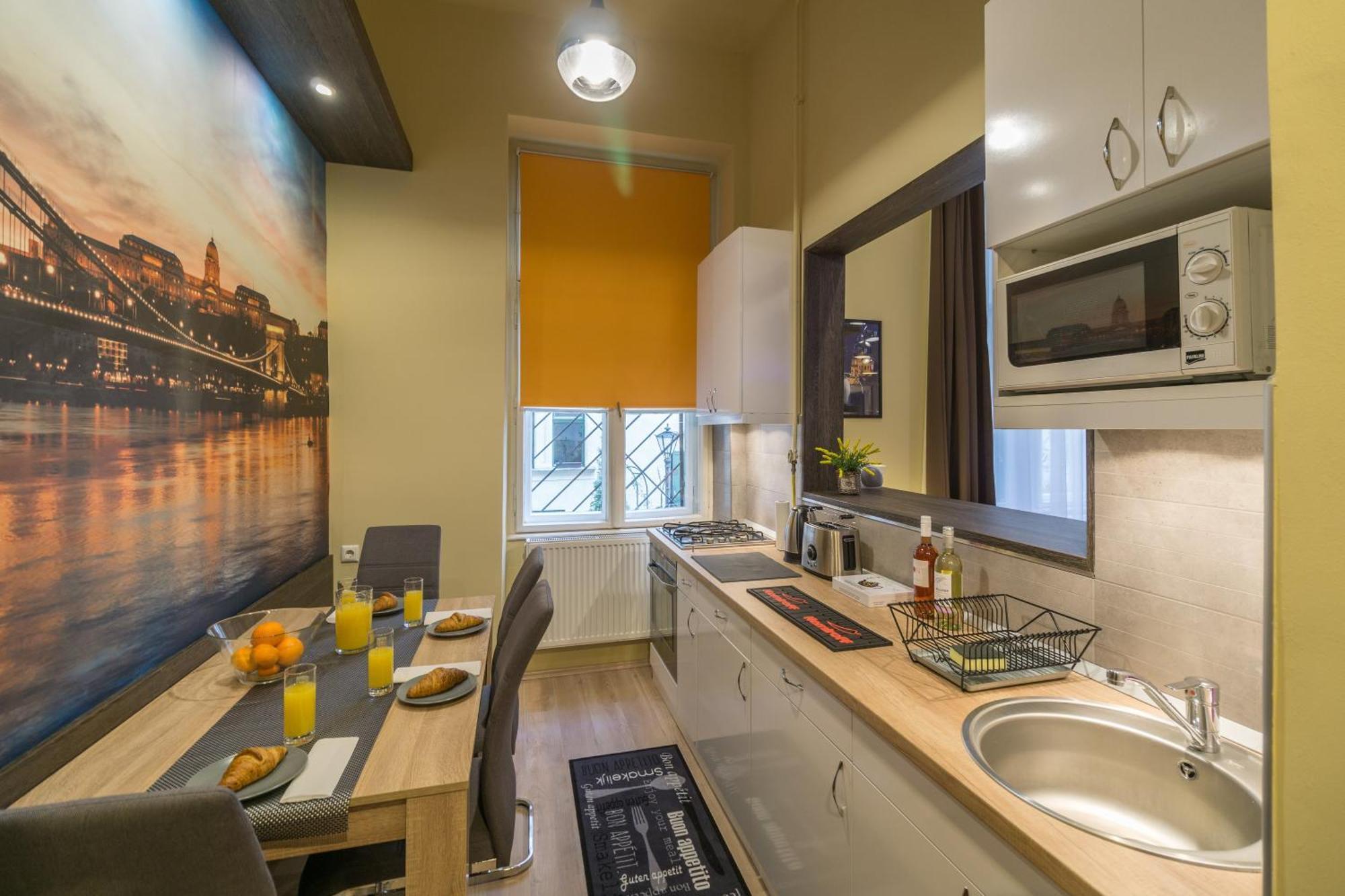 Exlcusive & City Central Located Suite By Prestige Homes Budapest Eksteriør billede