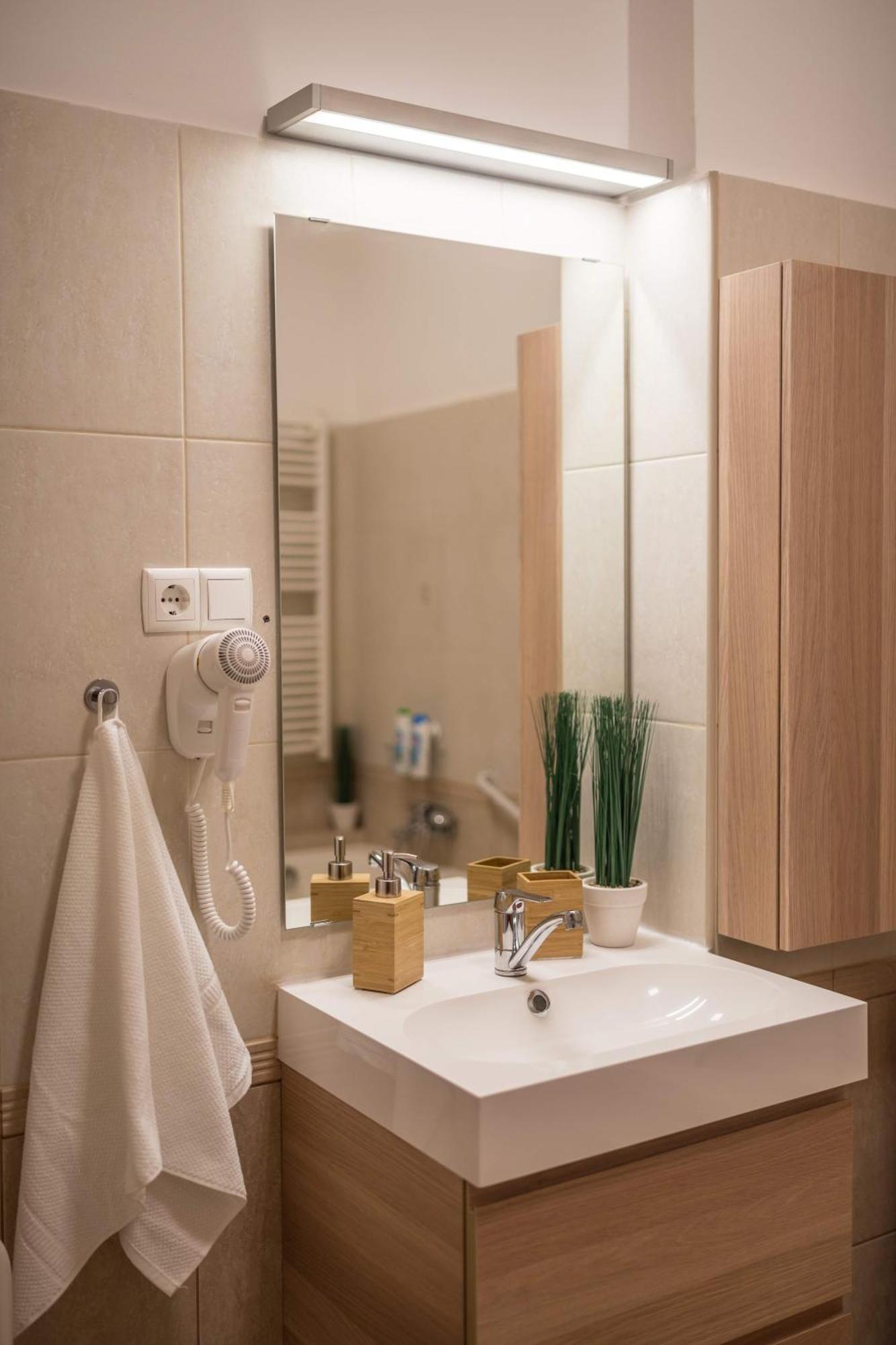 Exlcusive & City Central Located Suite By Prestige Homes Budapest Eksteriør billede