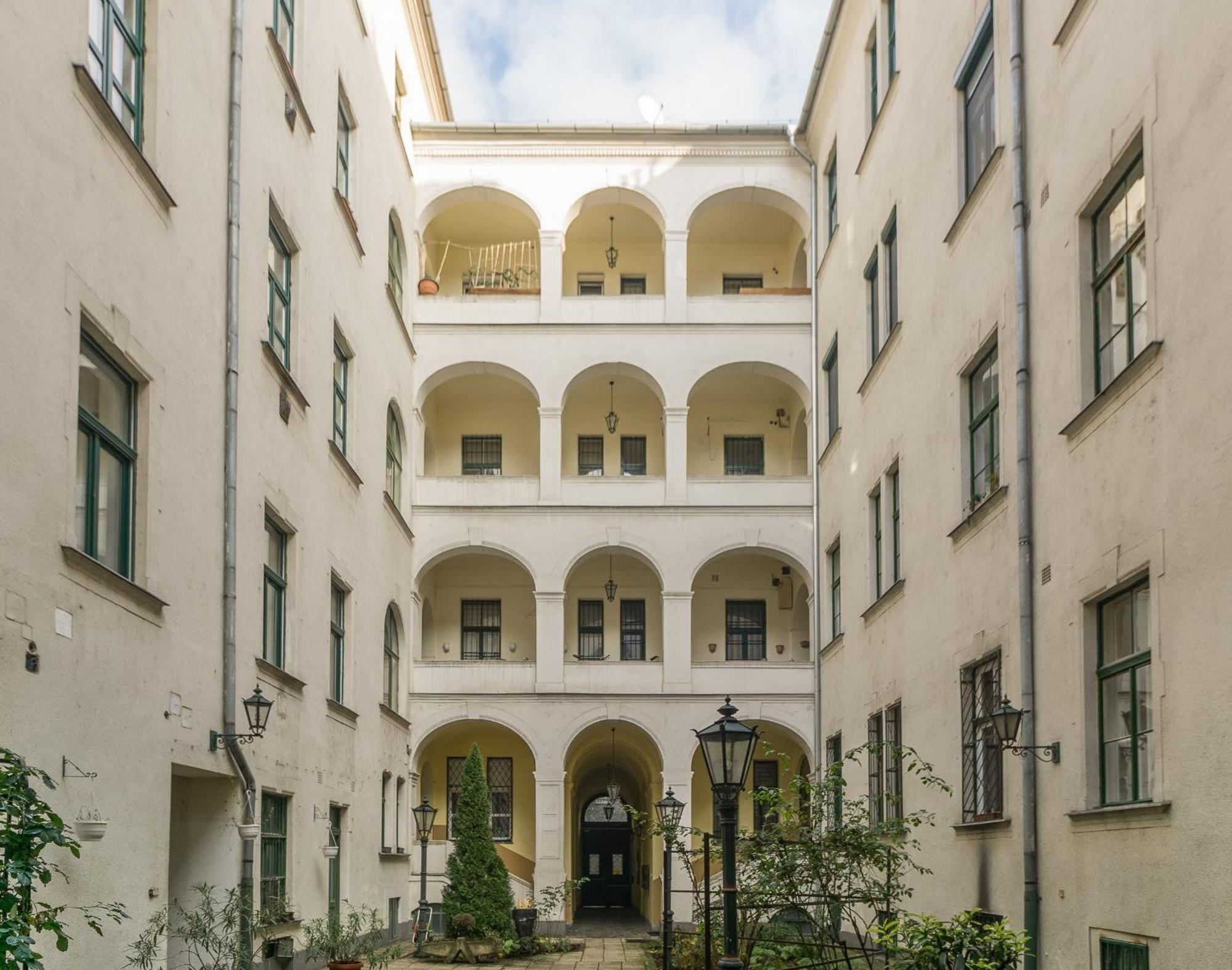 Exlcusive & City Central Located Suite By Prestige Homes Budapest Eksteriør billede